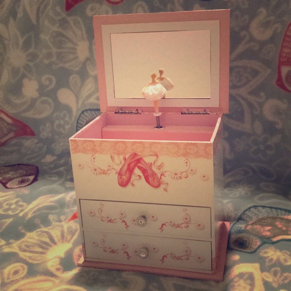 Jewelry/ Musical box